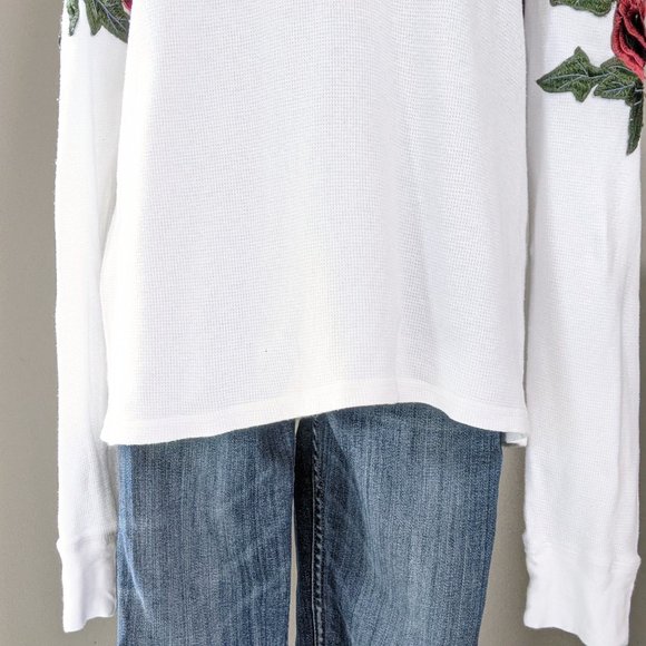 🌹Vintage Furst of a Kind | White Thermal Long Sleeve Embroidered Rose Applique - Picture 7 of 12